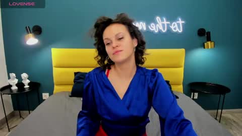 KIRA online show from 04/14/26, 08:09