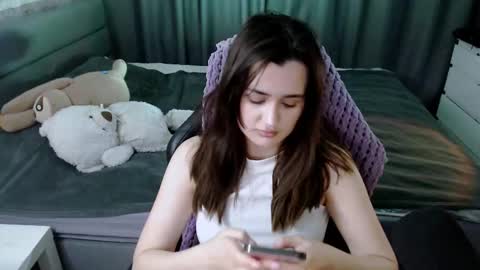 Snapshot of kira_yammy chatting on 03/01/25, 10:21 Kira  follow me  online show from 03/01/25, 10:21