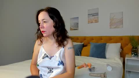 Snapshot of kiraadamss chatting on 10/14/25, 01:06 kiraadamss online show from 10/14/25, 01:06