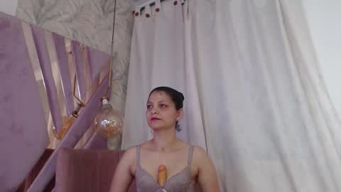 kiraawild online show from 10/31/25, 03:46