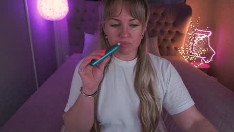 Kira online show from 02/07/25, 01:04