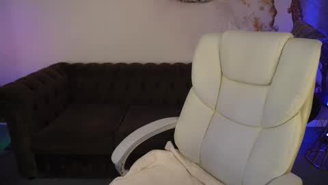 Kira online show from 02/09/25, 09:49