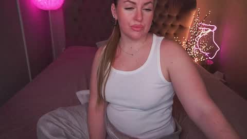 Kira online show from 02/21/25, 10:04