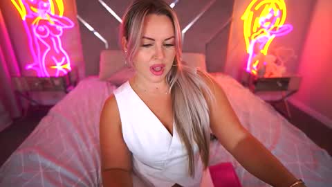 Kira online show from 09/10/25, 10:21