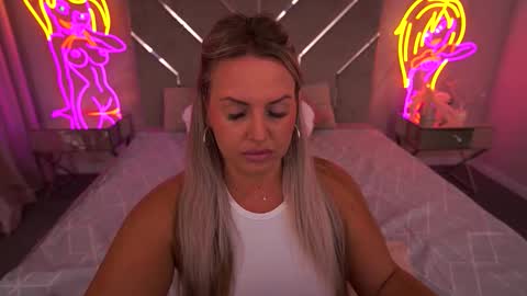 Kira online show from 09/14/25, 08:30