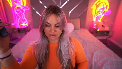 Kira online show from 09/21/25, 08:21