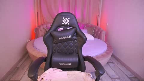 Kira online show from 09/28/25, 10:48