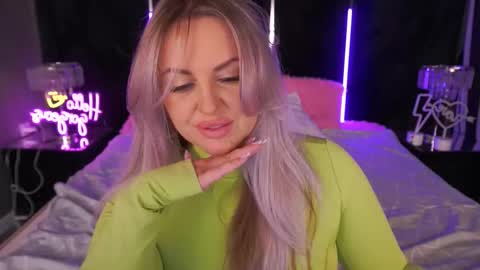 Kira online show from 10/05/25, 09:45