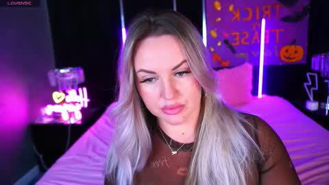 Kira online show from 11/03/25, 10:32