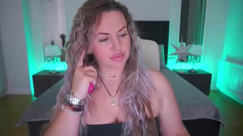 Kira online show from 03/22/26, 09:18