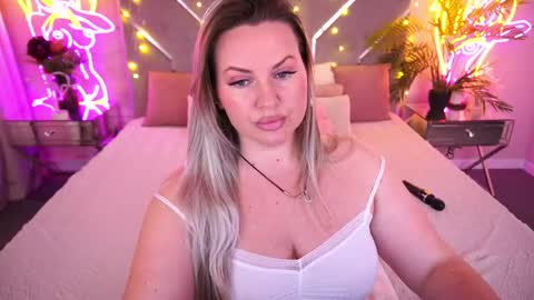 Kira online show from 04/23/26, 08:00