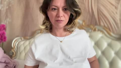 KiraDivine online show from 04/22/26, 12:28