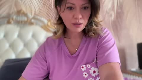 KiraDivine online show from 04/24/26, 12:07