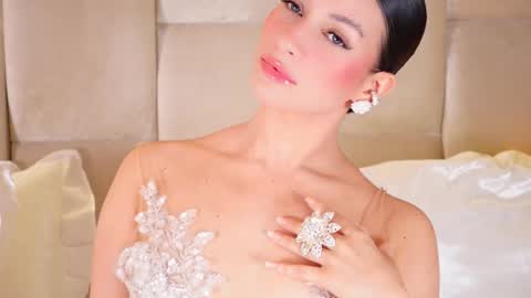 kira online show from 11/28/25, 01:41