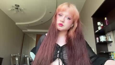 kirakim_love online show from 05/19/26, 09:48