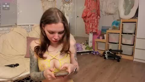 little vampire online show from 04/23/26, 05:19