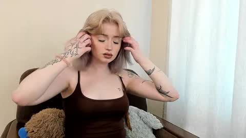 Snapshot of kirameowcam chatting on 05/30/26, 06:43 kirameowcam online show from 05/30/26, 06:43