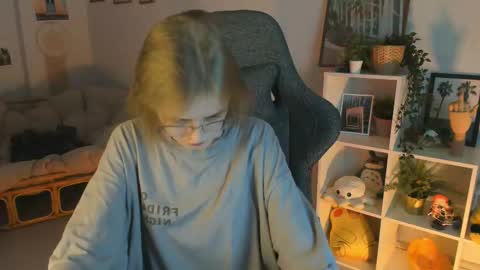 Kira online show from 03/02/25, 08:50