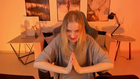 Kira online show from 03/05/25, 09:04