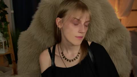 Kira online show from 04/06/26, 11:38