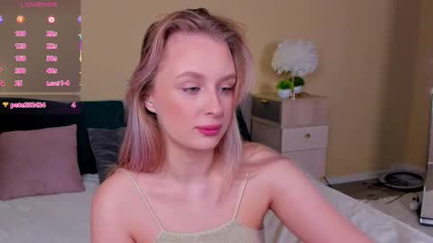 Kira online show from 02/05/26, 01:43