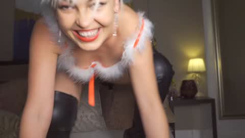 Snapshot of kirasunny chatting on 12/23/24, 09:29 kirasunny online show from 12/23/24, 09:29