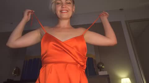 Snapshot of kirasunny chatting on 09/18/25, 07:49 kirasunny online show from 09/18/25, 07:49