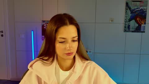 Snapshot of kiravair chatting on 11/10/25, 01:21 kiravair online show from 11/10/25, 01:21