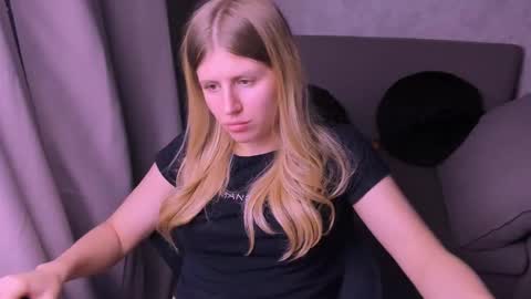 Snapshot of kirraa_ chatting on 12/02/24, 01:03 Kira online show from 12/02/24, 01:03