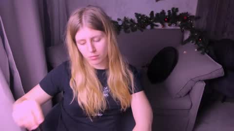 Snapshot of kirraa_ chatting on 12/12/24, 10:31 Kira online show from 12/12/24, 10:31