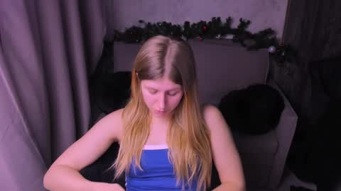 Snapshot of kirraa_ chatting on 12/19/24, 01:18 Kira online show from 12/19/24, 01:18