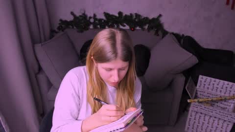 Snapshot of kirraa_ chatting on 12/22/24, 02:28 Kira online show from 12/22/24, 02:28