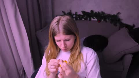 Snapshot of kirraa_ chatting on 12/27/24, 10:48 Kira online show from 12/27/24, 10:48