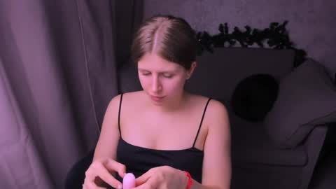 Snapshot of kirraa_ chatting on 01/09/25, 11:24 Kira online show from 01/09/25, 11:24