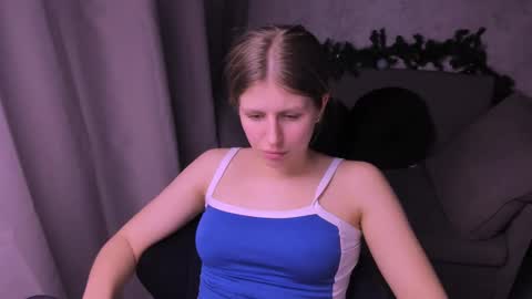 Snapshot of kirraa_ chatting on 01/11/25, 12:12 Kira online show from 01/11/25, 12:12