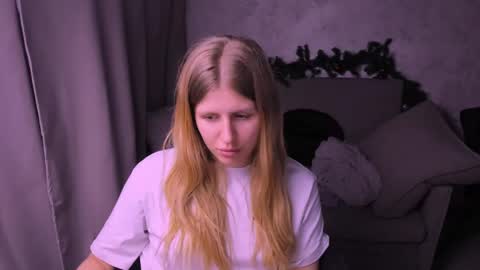 Snapshot of kirraa_ chatting on 01/12/25, 09:08 Kira online show from 01/12/25, 09:08