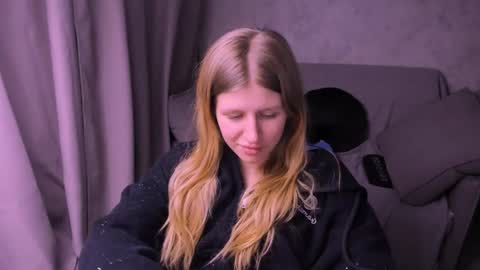 Snapshot of kirraa_ chatting on 01/18/25, 11:00 Kira online show from 01/18/25, 11:00