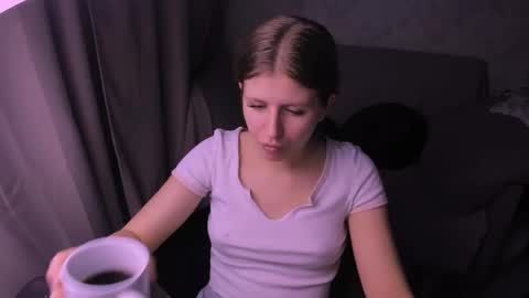 Snapshot of kirraa_ chatting on 02/07/25, 07:49 Kira online show from 02/07/25, 07:49