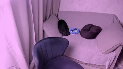 Snapshot of kirraa_ chatting on 02/23/25, 07:49 Kira online show from 02/23/25, 07:49