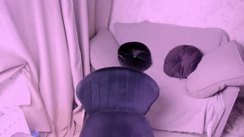 Snapshot of kirraa_ chatting on 02/25/25, 10:39 Kira online show from 02/25/25, 10:39