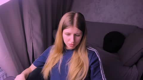 Snapshot of kirraa_ chatting on 03/09/25, 06:54 Kira online show from 03/09/25, 06:54