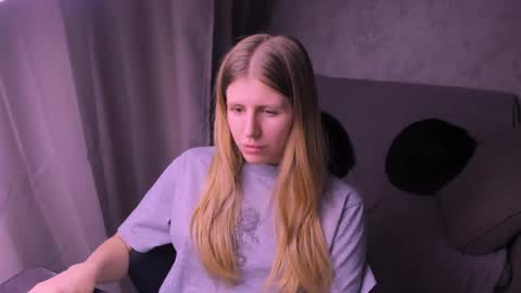 Snapshot of kirraa_ chatting on 03/12/25, 11:01 Kira online show from 03/12/25, 11:01