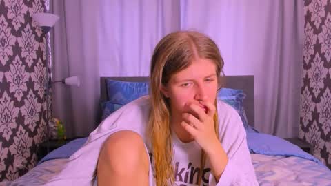 Snapshot of kirraa_ chatting on 09/10/25, 12:27 Kira online show from 09/10/25, 12:27