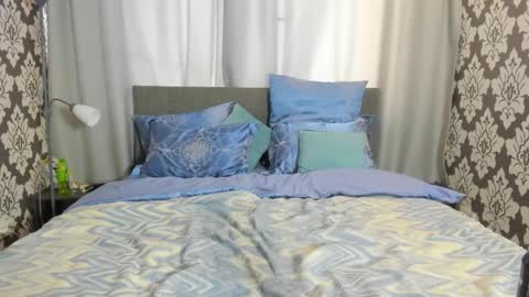 Snapshot of kirraa_ chatting on 09/12/25, 01:22 Kira online show from 09/12/25, 01:22