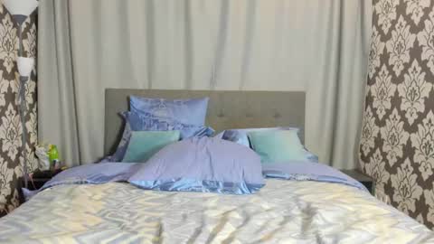 Snapshot of kirraa_ chatting on 09/17/25, 03:46 Kira online show from 09/17/25, 03:46