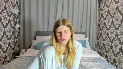 Snapshot of kirraa_ chatting on 10/06/25, 06:49 Kira online show from 10/06/25, 06:49