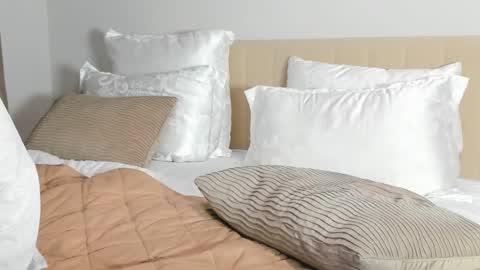 Kira online show from 03/28/26, 08:08