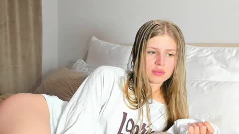 Kira online show from 04/21/26, 08:34