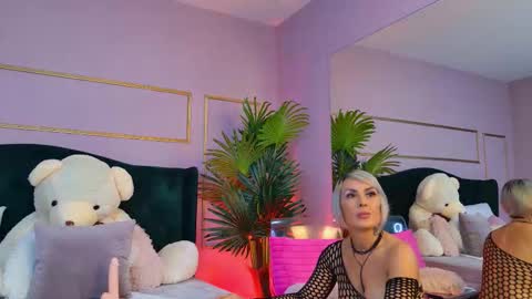 Kirra online show from 11/16/25, 06:52