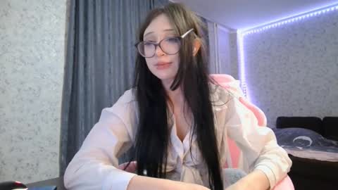 Snapshot of kirstievelasco chatting on 09/11/25, 07:14 Nicole online show from 09/11/25, 07:14